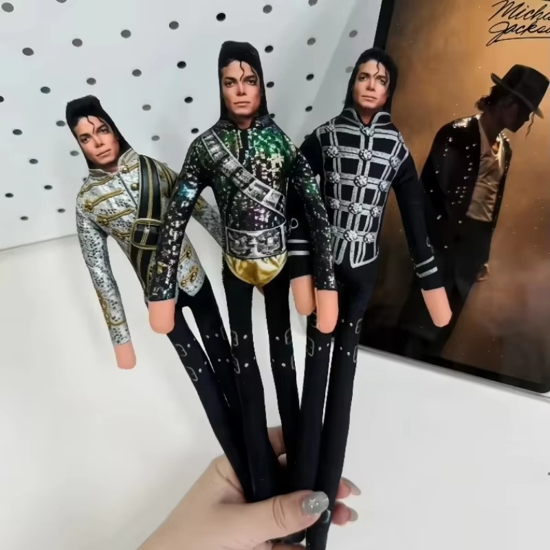 Muñeca de peluche de nuevo est - Cosplay Prop reseña y precio